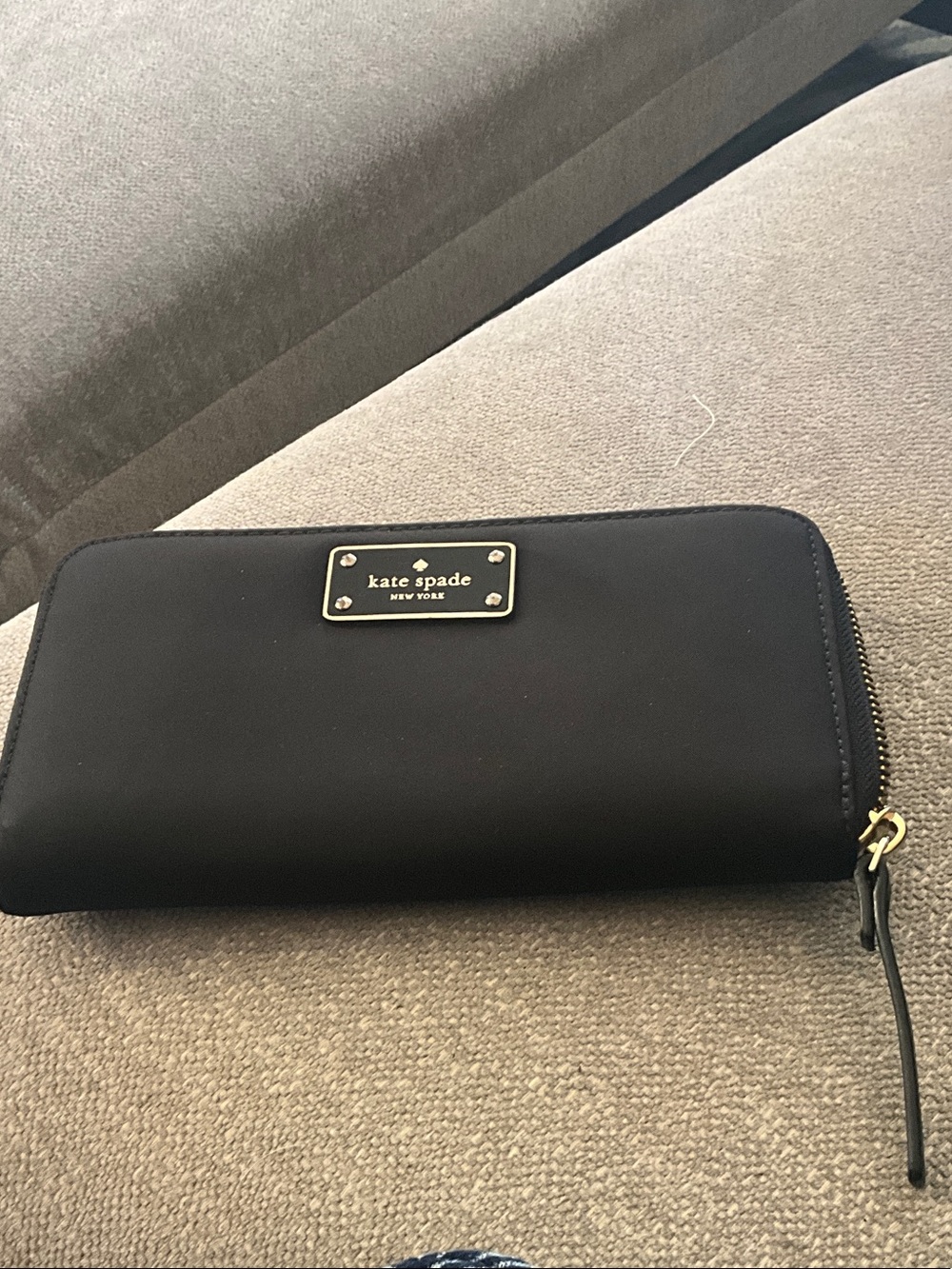 kate spade black wallet with gold logo plate